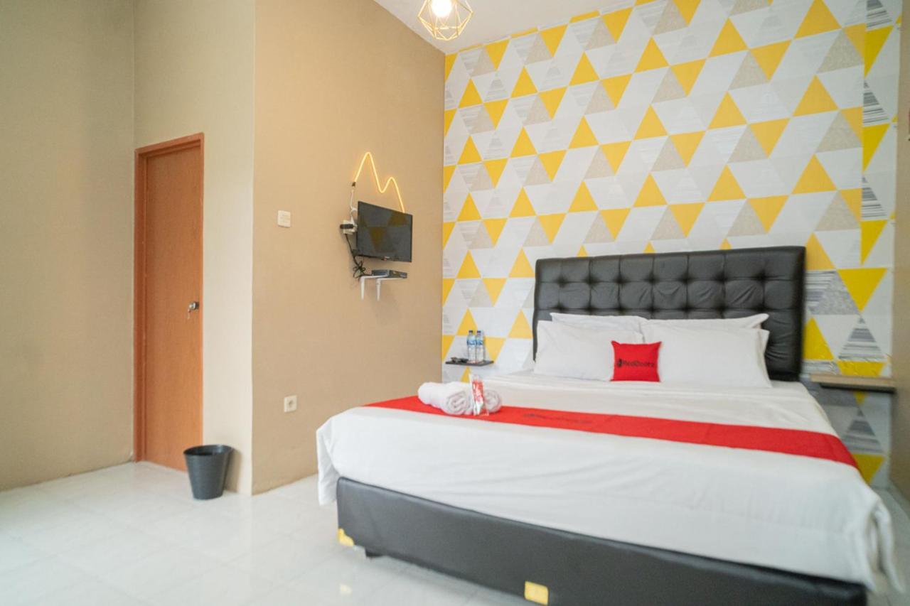 فندق Reddoorz Near Taman Safari 2 بوكور المظهر الخارجي الصورة