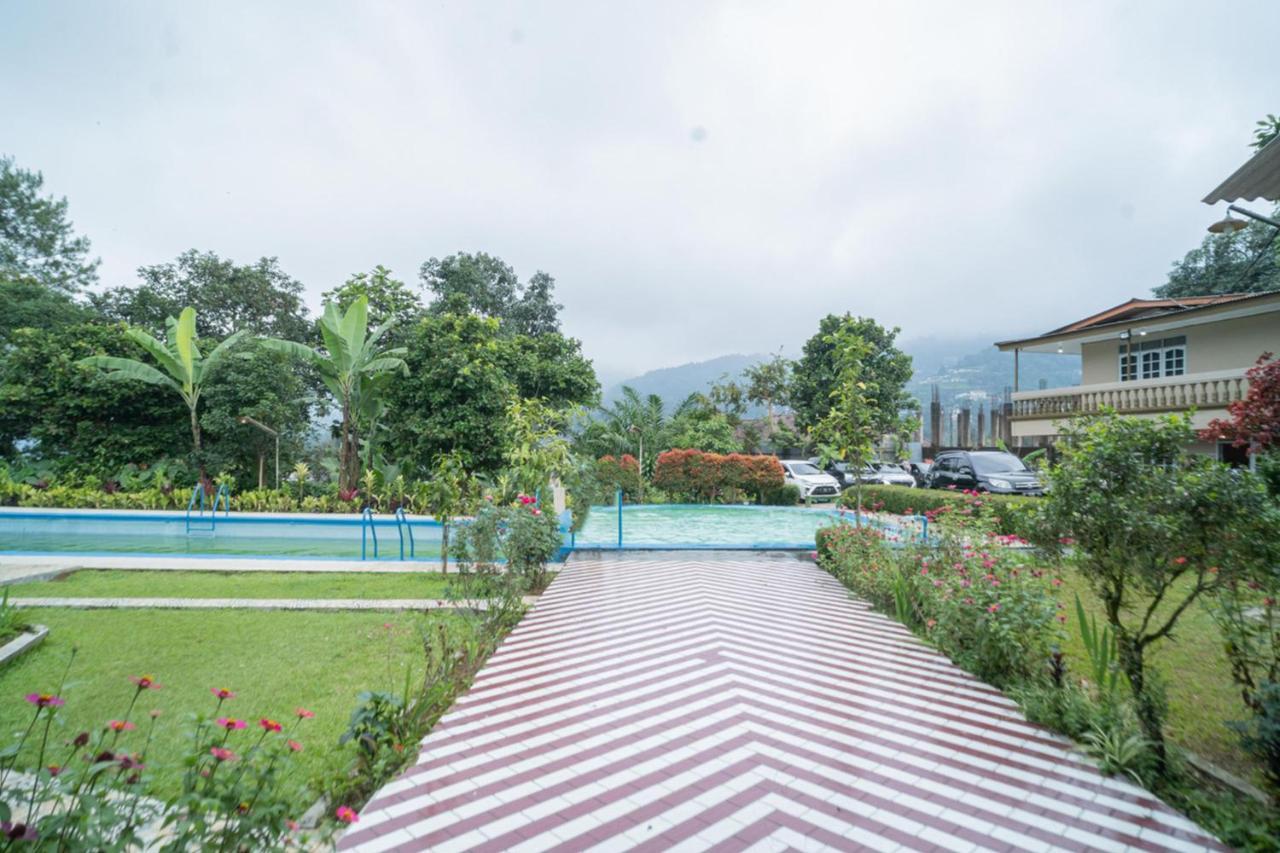 فندق Reddoorz Near Taman Safari 2 بوكور المظهر الخارجي الصورة